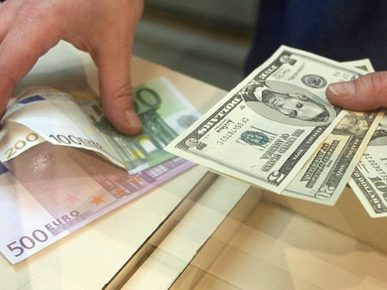 Курс доллара в обменниках Украины понизился в продаже до 26,05 гривны