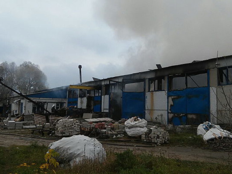 В Харьковской области горел склад с пиломатериалами (ФОТО)