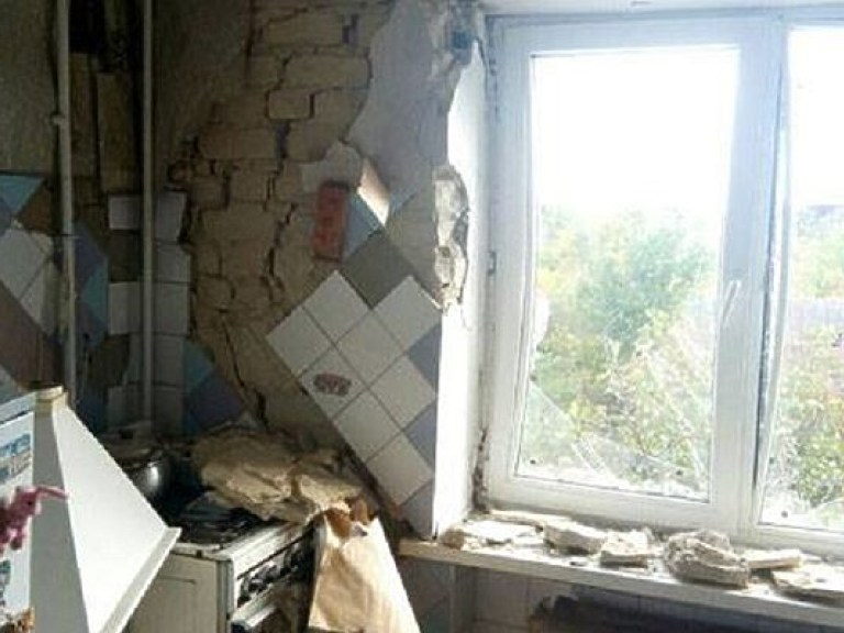 В Марьинке во время обстрела были повреждены восемь квартир – полиция (ФОТО)
