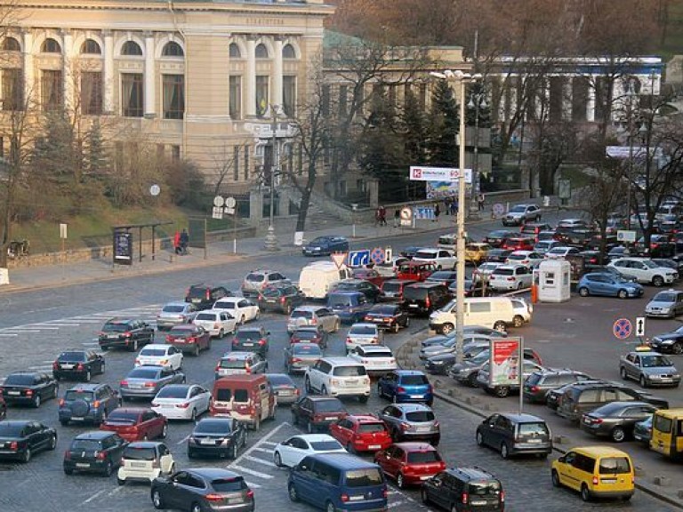 Уровень пробок на столичных дорогах составляет 5 баллов (КАРТА)