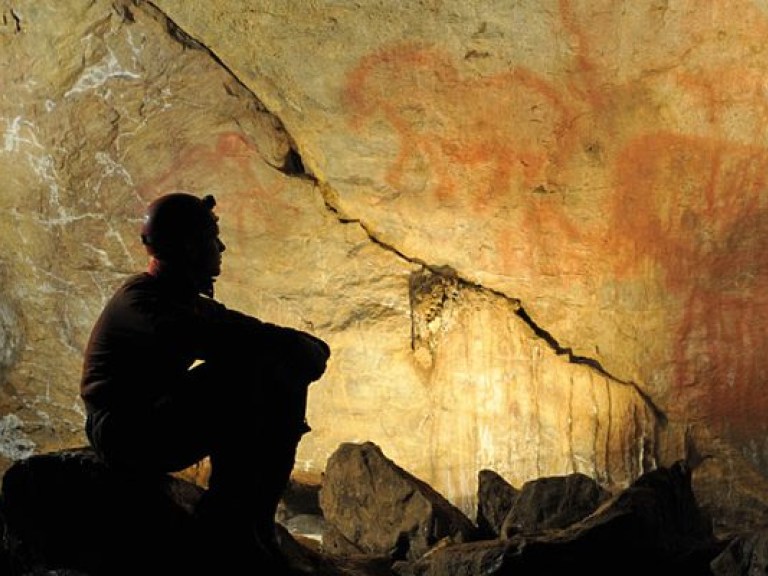 В пещерах Мексики археологи обнаружили наскальные рисунки с одеждой из XVI века