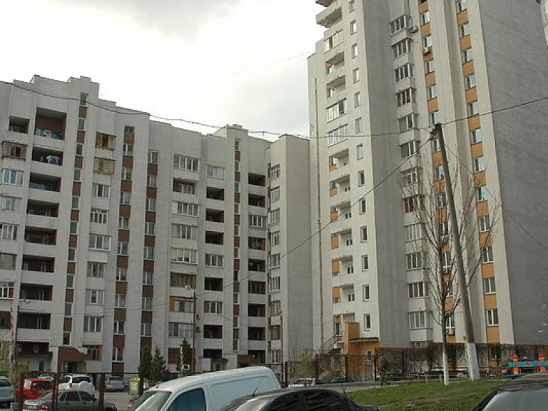 В Харькове из окна десятиэтажного дома выбросилась 29-летняя женщина