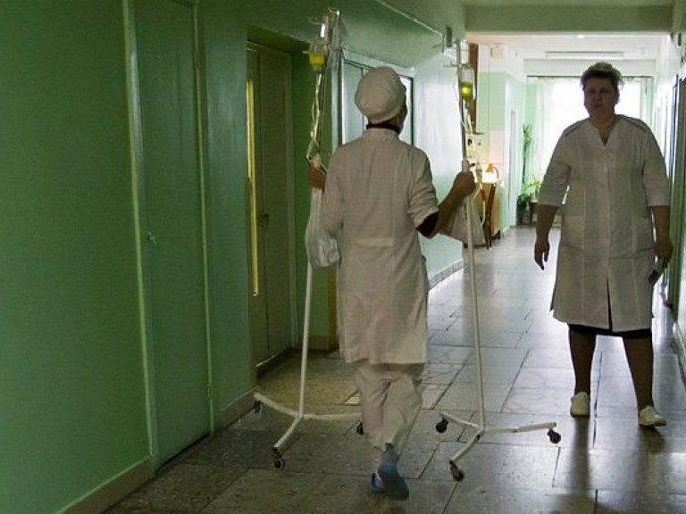 После трапезы в университетской столовой Львова восемь человек были госпитализированы