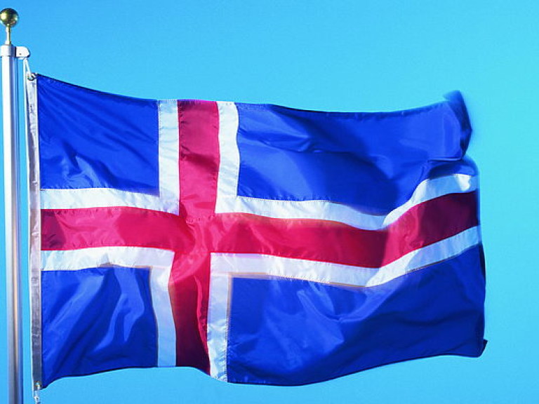 Премьер Исландии после поражения его партии подал в отставку
