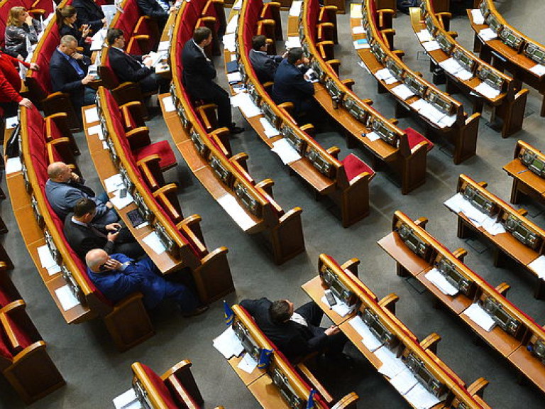Семь парламентариев все еще не подали свои е-декларации