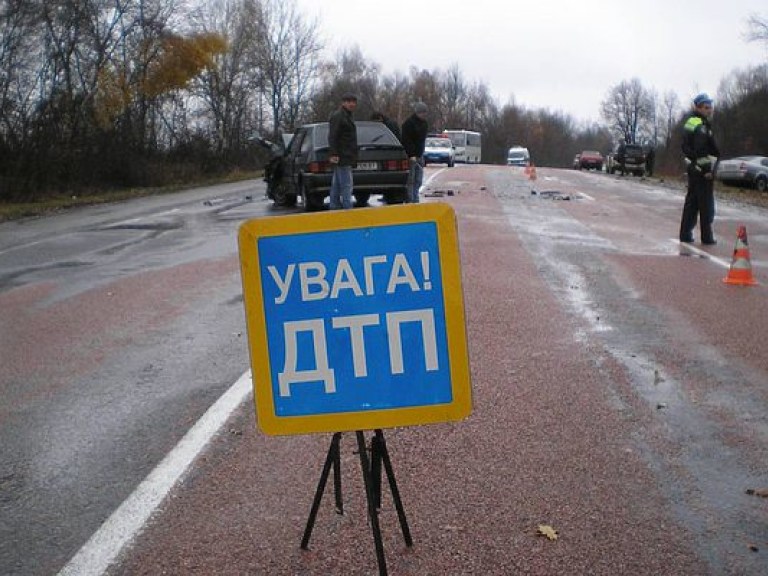 Во Львовской области при попытке помочь сбитому пешеходу погиб водитель