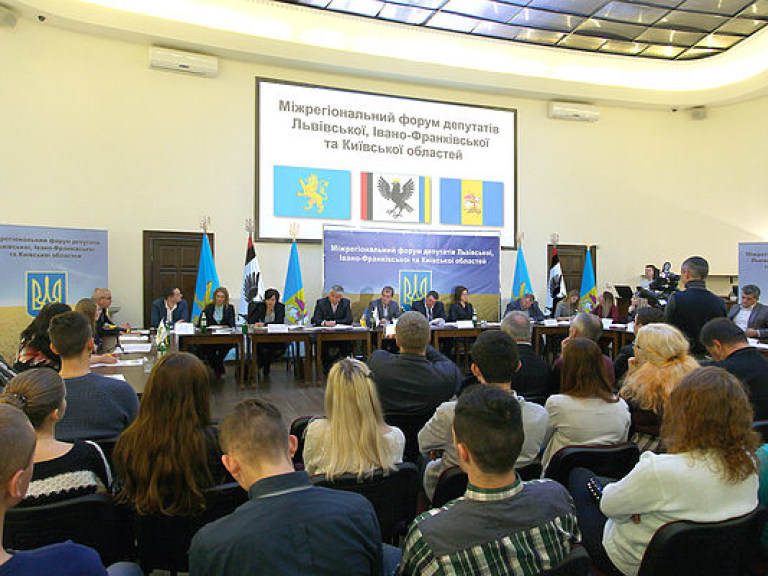 На депутатском форуме во Львове представили проект договора о разделе полномочий с Киевом