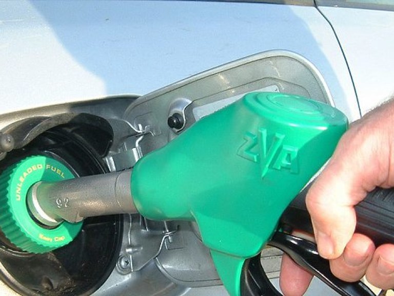 Власть могла избежать повышения цен на газ для авто, отсрочив санкции в отношении РФ &#8212; эксперт
