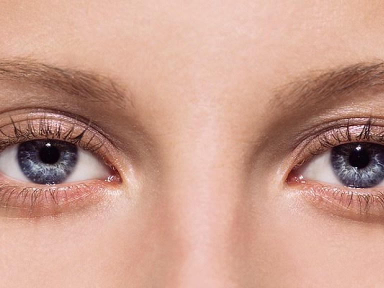 Врач: контактные линзы  и несоблюдение гигиены садят зрение больше, чем мониторы