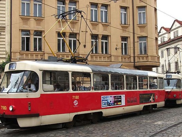Трамвай в Харькове сбил девушку