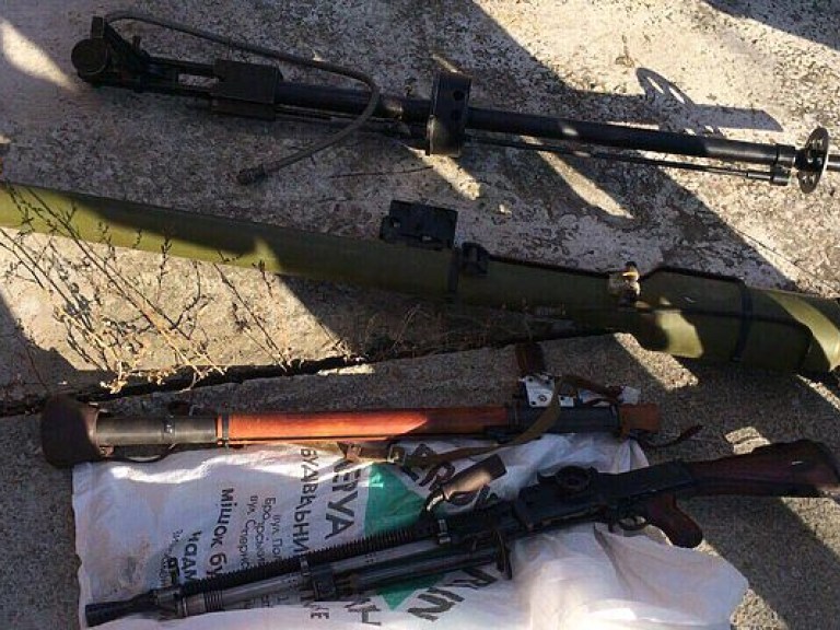 Арсенал оружия обнаружили в бункере на Киевщине (ФОТО)