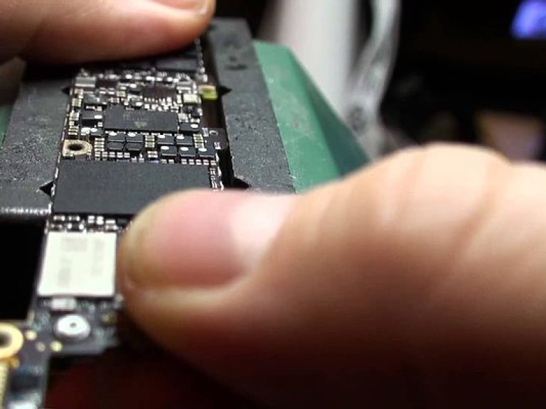 Сборщик iPhone будет производить собственные чипы