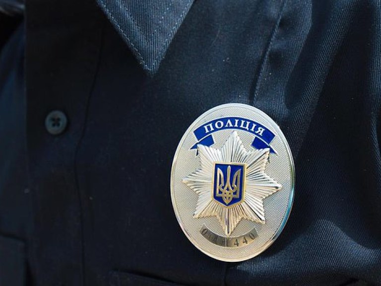 В Киевской области неизвестный ранил двоих полицейских
