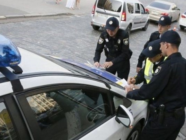 В Харьковской области полиция обнаружила у водителя большую коллекцию антиквариата (ФОТО)