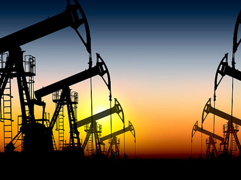 Объемы добычи нефти в мире достигли рекордного уровня