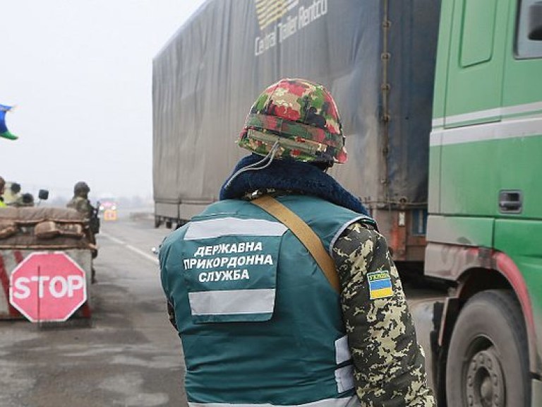 Владельцы автомобилей с иностранной регистрацией заблокировали дорогу на границе с Польшей (ФОТО)