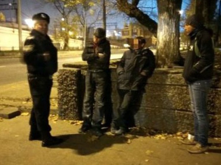В Одессе во время кражи телевизора, DVD-дисков и бутылок с водой полиция задержала троих злоумышленников (ФОТО)