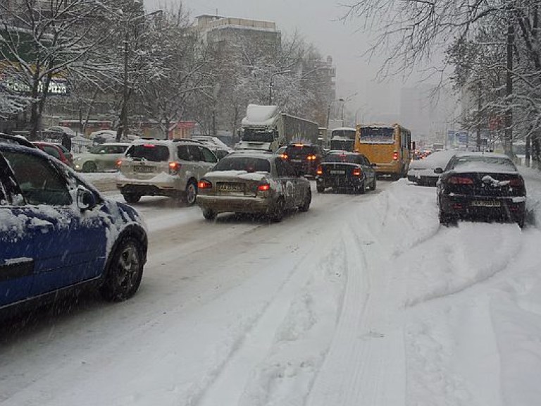 Снегопад в Киеве спровоцировал большое количество ДТП (КАРТА)