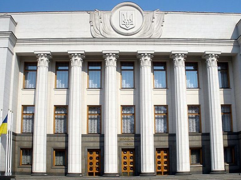 В Раде не хватило голосов для внесения правок в «закон Савченко»
