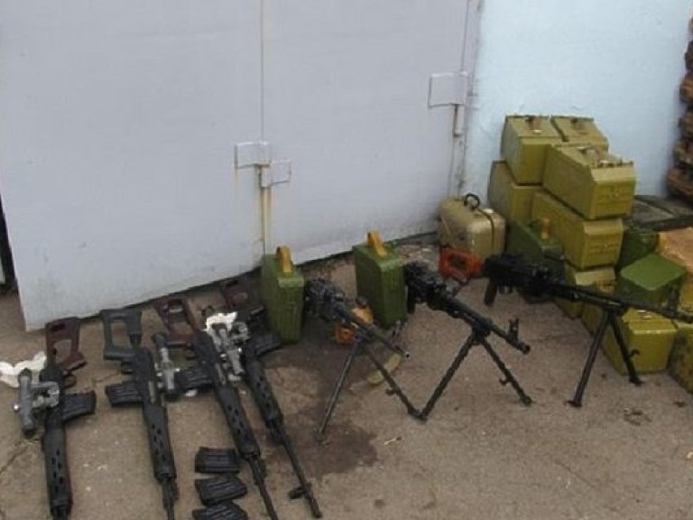 В Киеве в частном доме обнаружили арсенал оружия (ФОТО)