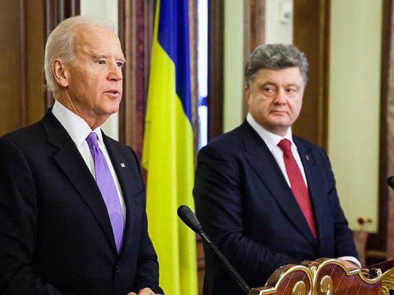 Порошенко и Байден в телефонном разговоре обсудили очередной транш МВФ для Украины