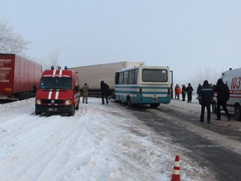 Количество пострадавших в ДТП на автодороге Житомир-Могилев-Подольский возросло до 17 человек – ГСЧС