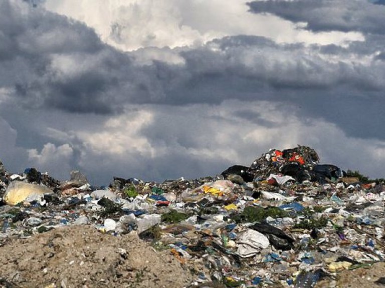 Киев выделит 3,8 миллиона гривен на пересыпку 5-го полигона твердых бытовых отходов