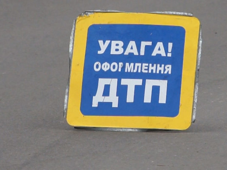 Во Львовской области иностранец протаранил 4 автомобиля, стоящих в очереди на границе (ФОТО)