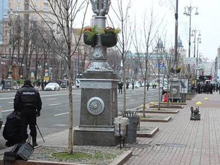 В Киеве робот обезвредил подозрительный пакет возле здания КГГА (ФОТО)