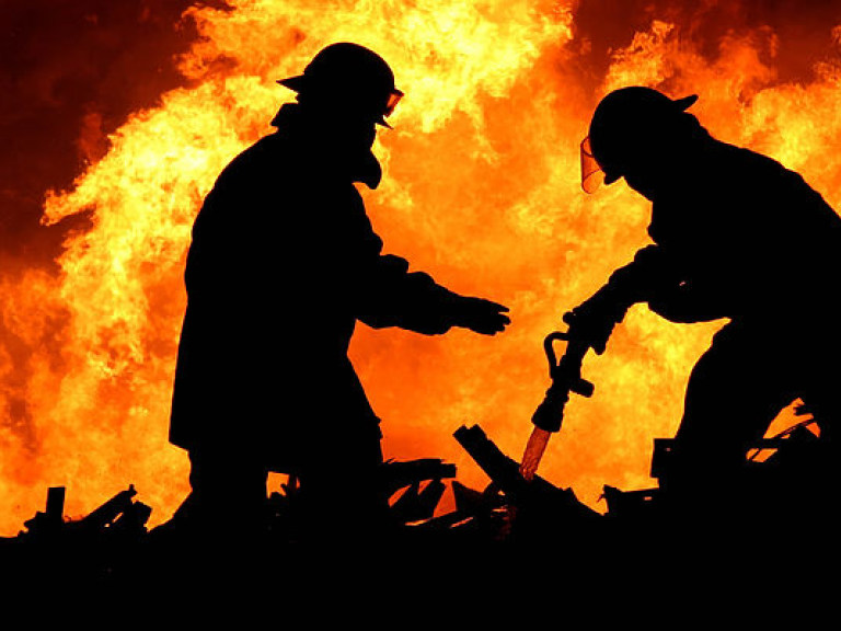 В Харькове пожар закончился взрывом, есть пострадавшие (ФОТО)