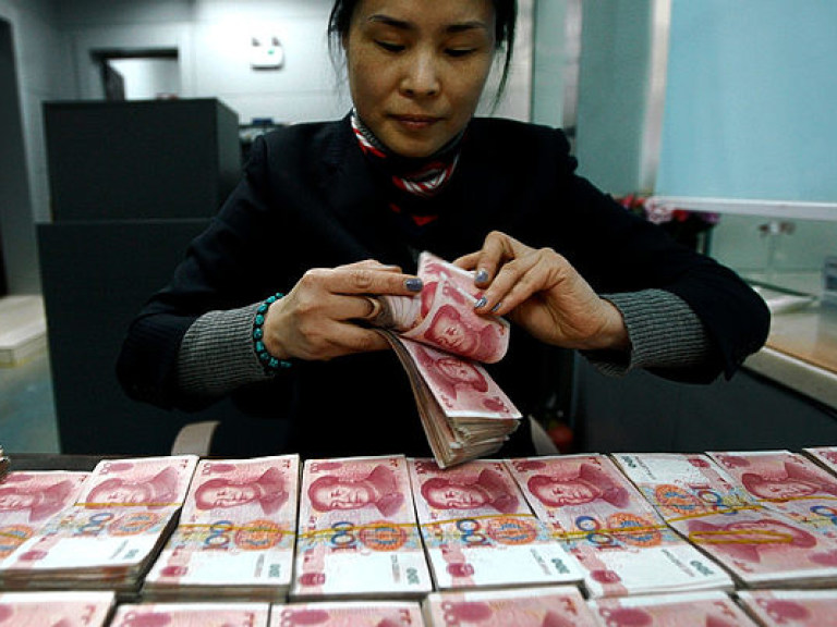 Китайский юань обвалился до рекордного минимума за 8,5 лет