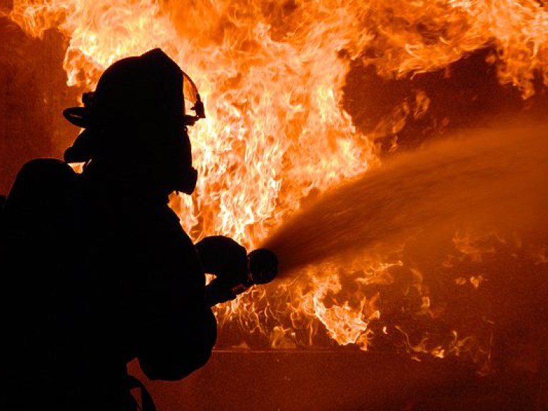 В Киеве ликвидирован пожар на территории бывшей овощебазы
