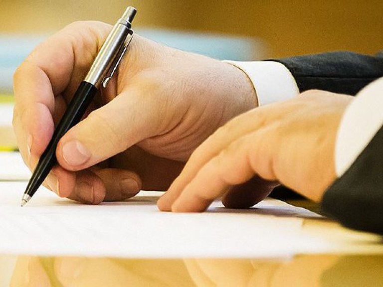 Порошенко подписал закон о реструктуризации задолженности теплокоммунэнерго и водоканалов