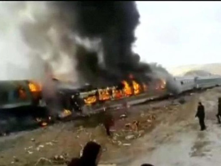 В Иране столкнулись два пассажирских поезда, погибли пять  человек (ФОТО)