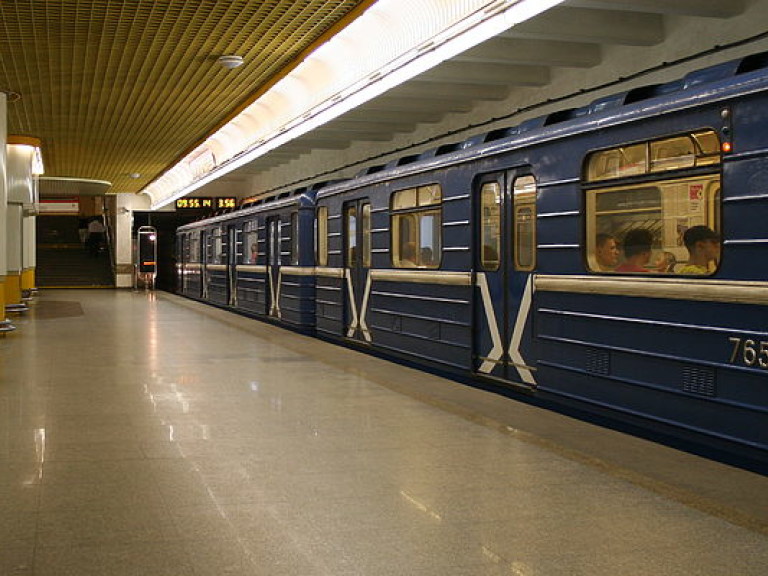 В киевском метро женщина бросилась под поезд и лишилась ноги