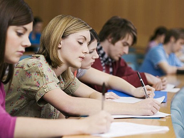 В Минобразования рассказали, насколько увеличатся стипендии для студентов в 2017 году