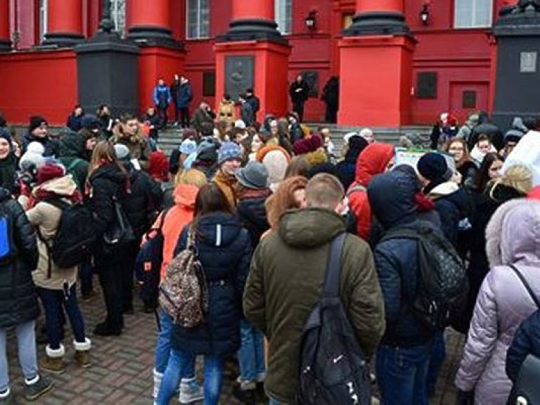 Декан юрфака заверил студентов, что репрессий в КНУ имени Тараса Шевченко не будет, и принес извинения