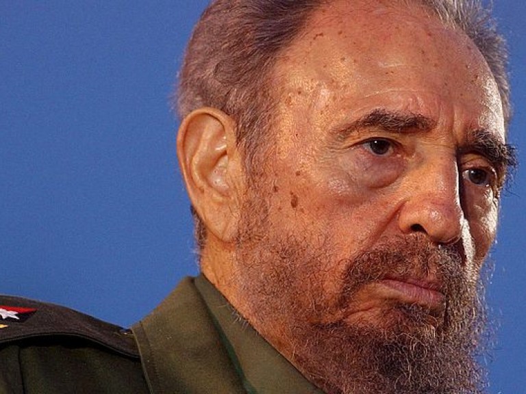 Урну с прахом Фиделя Кастро провезут по Кубе перед захоронением (ФОТО)