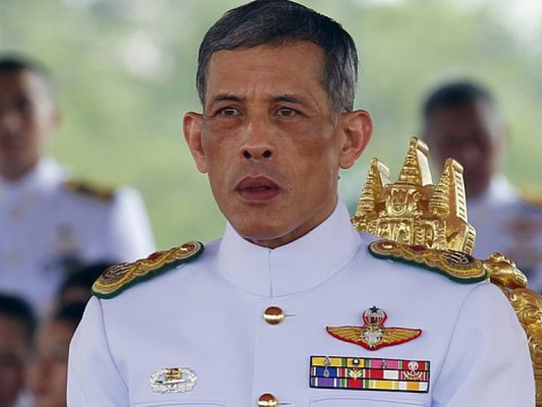 В Таиланде на престол взойдет скандальный принц