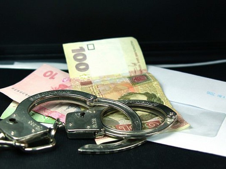 СБУ задержала госрегистратора в Житомирской области на взятке в размере 200 тысяч гривен