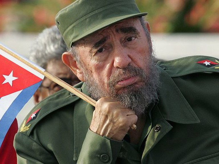 Процессия с прахом Фиделя Кастро завершила турне по Кубе, урна захоронена