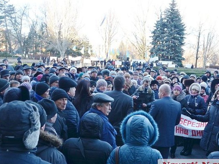 В Николаеве сотрудники теплокоммунэнерго вышли на пикет под ОГА (ФОТО, ВИДЕО)