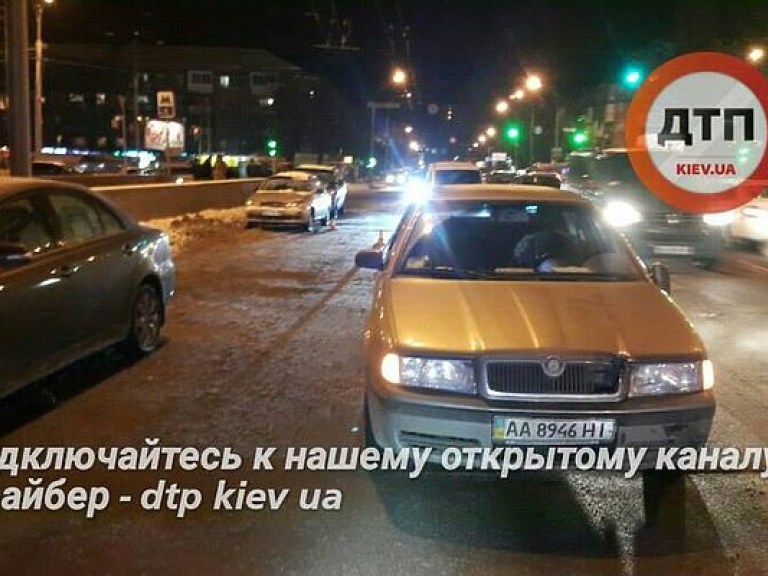 На правом берегу Киева легковушка сбила двух детей с санками (ФОТО, ВИДЕО)