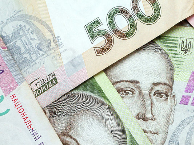 НБУ установил официальный курс на уровне 25,77 гривен за доллар