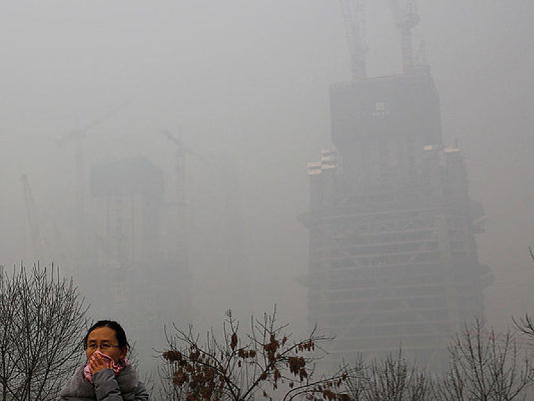 В Пекине объявили высокий уровень экологической опасности