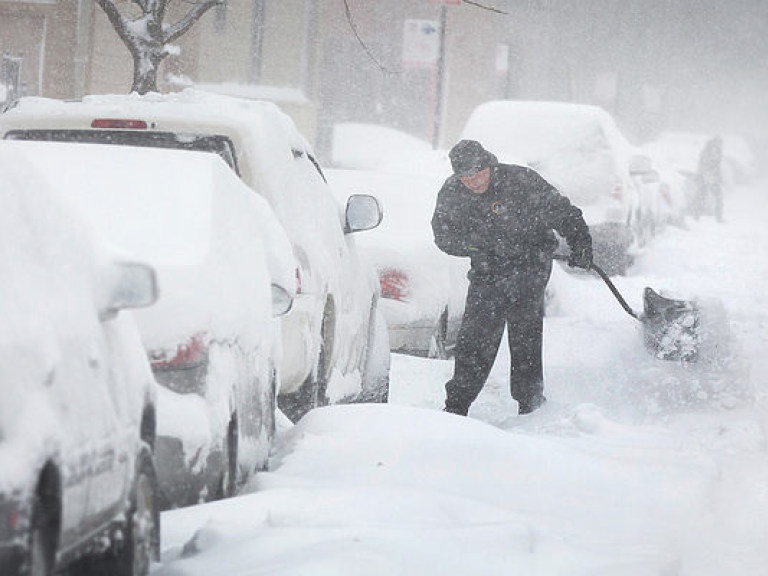 Снегопад в  Чикаго стал причиной отмены тысячи авиарейсов