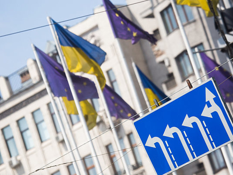 Политолог назвал сроки предоставления безвизового режима Украине