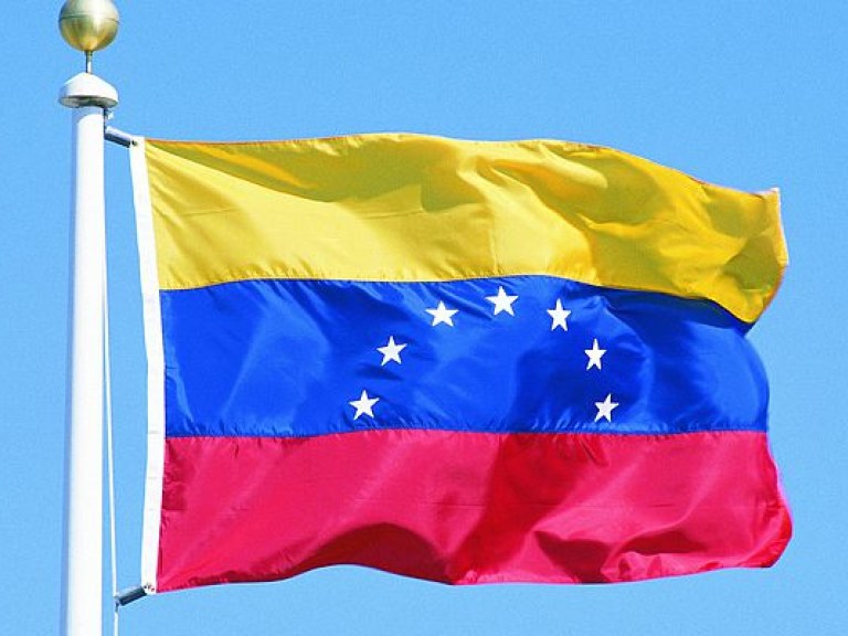 Президент Венесуэлы закрыл границу с Колумбией