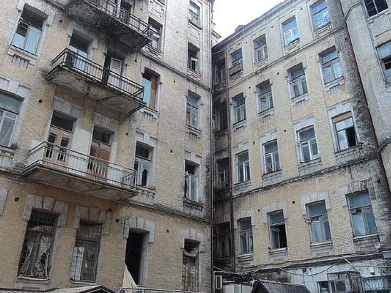 В Киеве могут обрушиться две сотни домов, как случилось с общежитием в Чернигове – экс-мэр