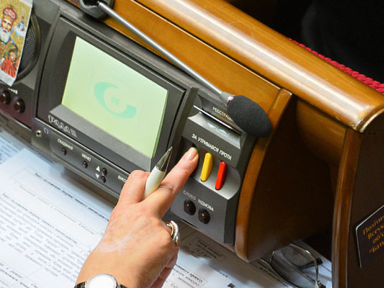Рада приняла закон по вкладчикам «ПриватБанка»